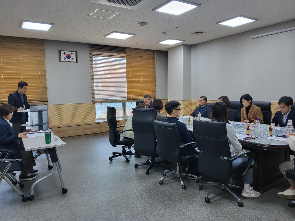 연수구는 지난 6일 2025년 연수구 아동학대예방 위원회 회의를 열고 아동 학대 예방을 위한 구체적인 계획을 논의했다